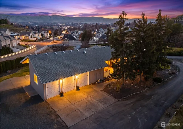 Photo 2 of Single family home for sale at 7407 Englewood Ave, Yakima, WA 98908 | MLS# NWM2547086 | Listing updated on 2026-09-22