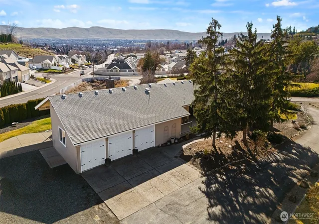 Photo 3 of Single family home for sale at 7407 Englewood Ave, Yakima, WA 98908 | MLS# NWM2547086 | Listing updated on 2026-09-22