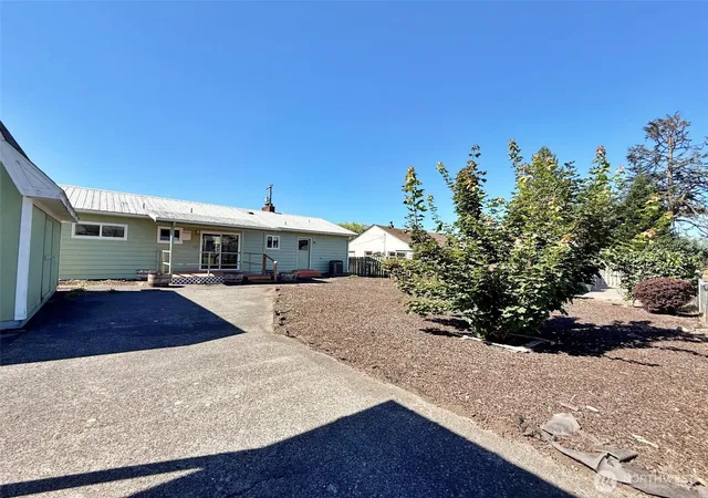 Single family home for sale at 124 Hope St, Mossyrock, WA 98564 | MLS# NWM2547091