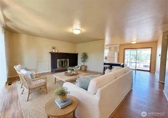 Photo 2 of Single family home for sale at 124 Hope St, Mossyrock, WA 98564 | MLS# NWM2547091 | Listing updated on 2026-09-26