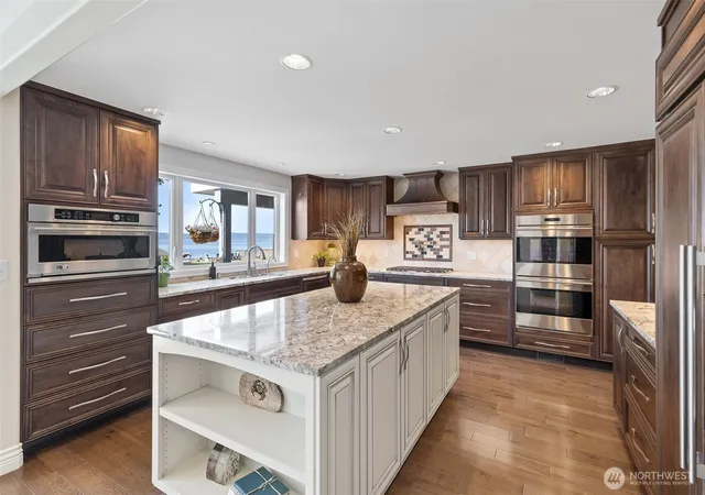 Photo 3 of Mansion for sale at 18141 Normandy Ter Sw, Normandy Park, WA 98166 | MLS# NWM2547224 | Listing updated on 2026-10-01