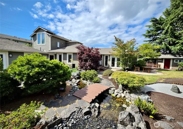 Photo 2 of Sale Pending at 809 33rd Street, Anacortes, WA 98221 | MLS# NWM2547273 | Listing updated on 2026-09-25