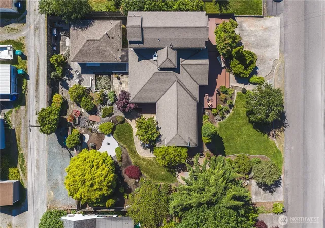 Photo 3 of Sale Pending at 809 33rd Street, Anacortes, WA 98221 | MLS# NWM2547273 | Listing updated on 2026-09-25