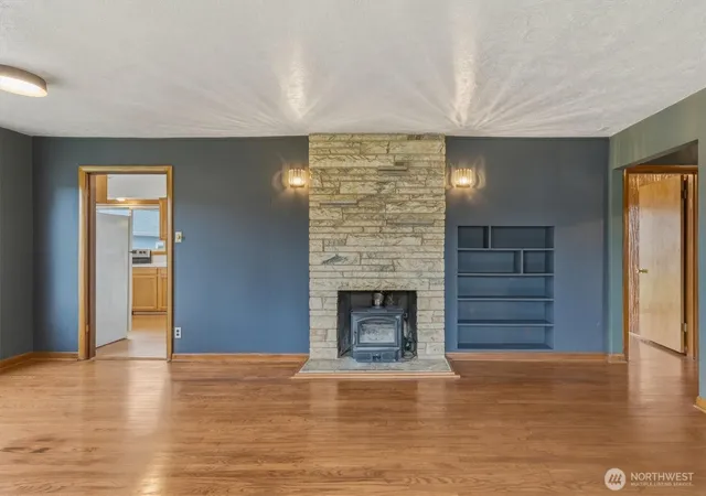Photo 3 of Single family home for sale at 716 Woodard Ave NE, Castle Rock, WA 98611 | MLS# NWM2547424 | Listing updated on 2026-09-30