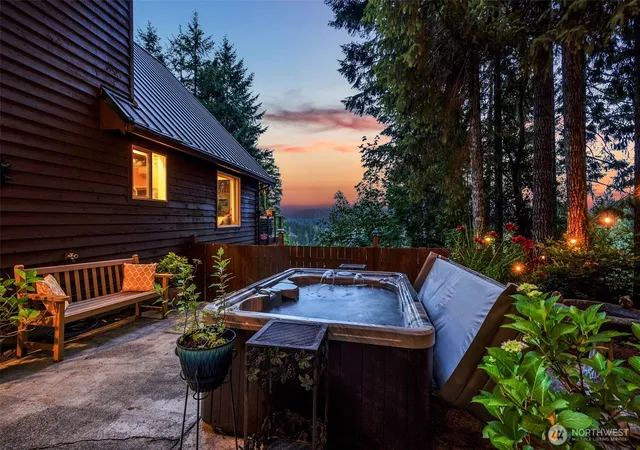 Photo 2 of Single family home for sale at 40 N Beaver Pl S, Hoodsport, WA 98548 | MLS# NWM2547495 | Listing updated on 2026-09-25