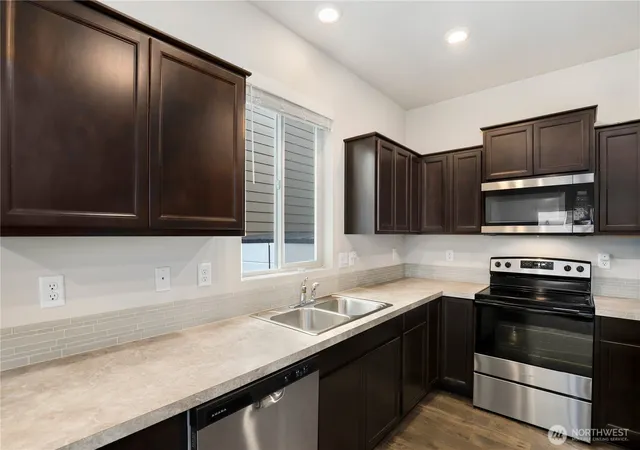 Photo 4 of Single family home for sale at 18708 Emmons Ct E, Puyallup, WA 98374 | MLS# NWM2547507 | Listing updated on 2026-10-01