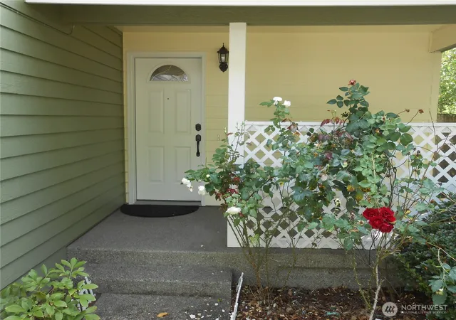Photo 3 of Sale Pending at 4410 Quail Dr Se, Lacey, WA 98503 | MLS# NWM2547510 | Listing updated on 2026-09-29