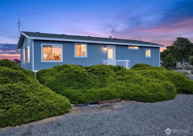 Photo 2 of Manufactured home for sale at 403 Summer Pl Sw, Mattawa, WA 99349 | MLS# NWM2547525 | Listing updated on 2026-10-02