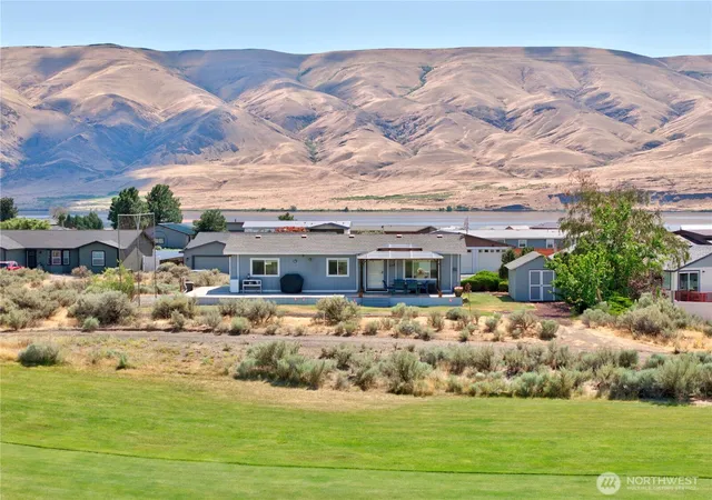 Photo 3 of Manufactured home for sale at 403 Summer Pl Sw, Mattawa, WA 99349 | MLS# NWM2547525 | Listing updated on 2026-10-02