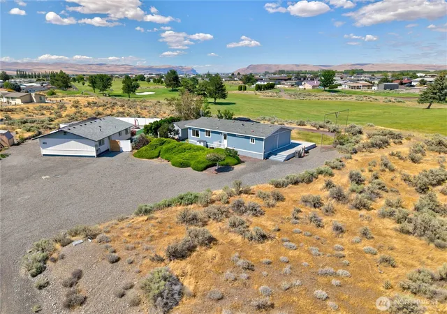 Photo 3 of Manufactured home for sale at 403 Summer Pl SW, Mattawa, WA 99349 | MLS# NWM2547525 | Listing updated on 2026-10-02