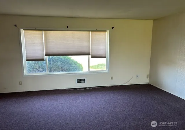 Photo 4 of Single family home for sale at 9042 Forrestal Ln #B, Moses Lake, WA 98837 | MLS# NWM2547851 | Listing updated on 2026-10-12
