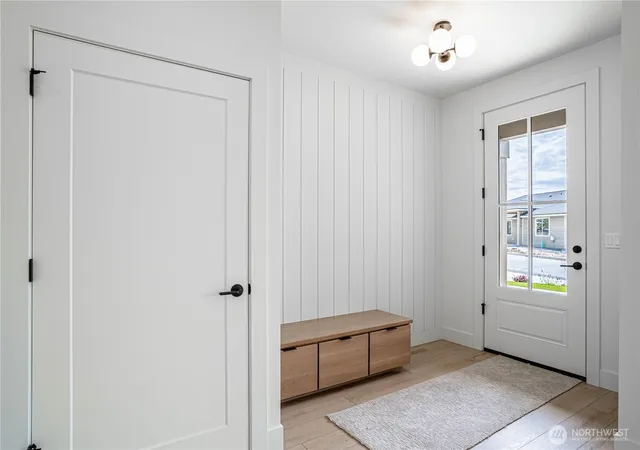 Photo 2 of Single family home for sale at 922 Long Dr, Chelan, WA 98816 | MLS# NWM2547955 | Listing updated on 2026-09-22