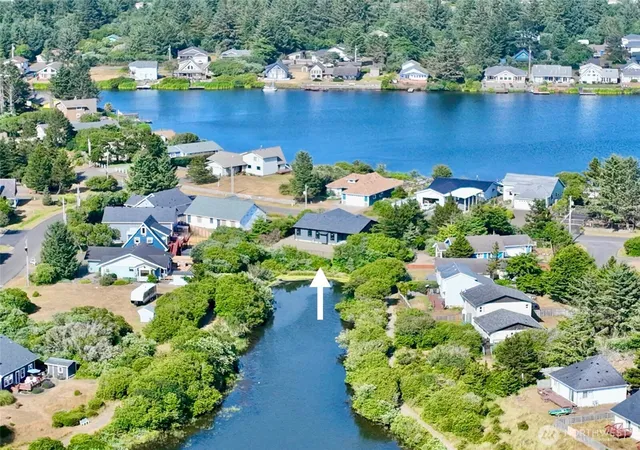 Photo 4 of Single family home for sale at 887 Texmar Ave SW, Ocean Shores, WA 98569 | MLS# NWM2548028 | Listing updated on 2026-09-28