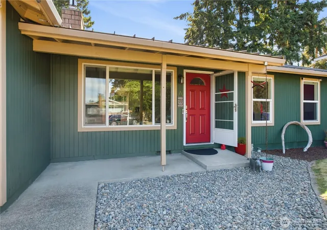 Photo 3 of Sale Pending at 28504 23rd Avenue S, Federal Way, WA 98003 | MLS# NWM2548032 | Listing updated on 2026-09-25