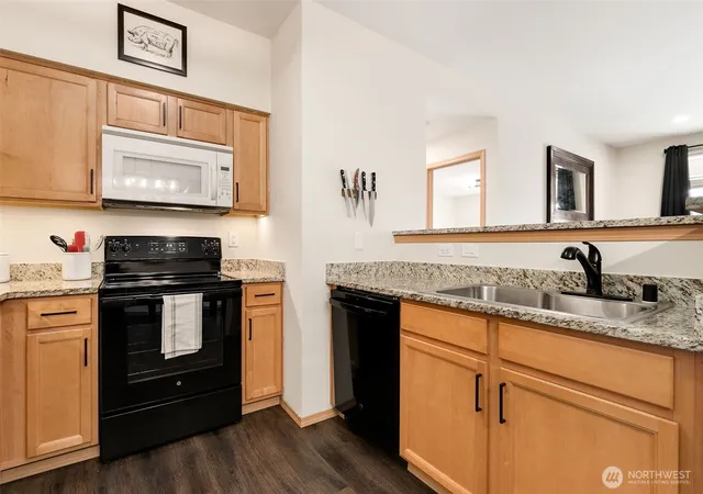 Photo 4 of Sale Pending at 18615 101st Avenue Ct E #262, Puyallup, WA 98375 | MLS# NWM2548038 | Listing updated on 2026-09-25
