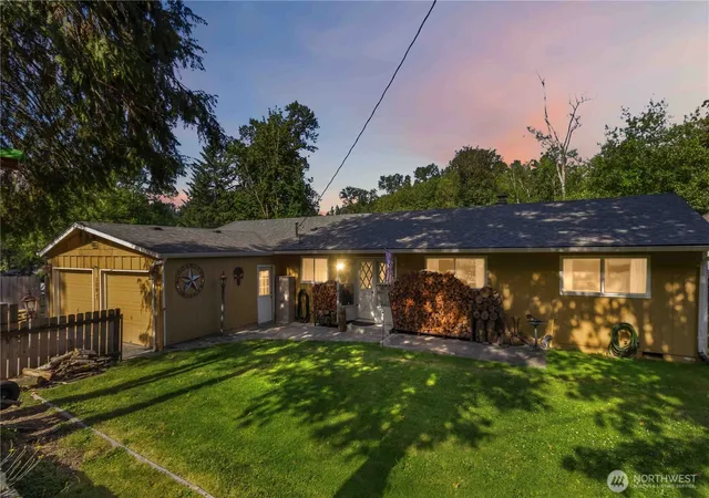 Photo 2 of Single family home for sale at 109 Alpha Dr, Longview, WA 98632 | MLS# NWM2548104 | Listing updated on 2026-09-22