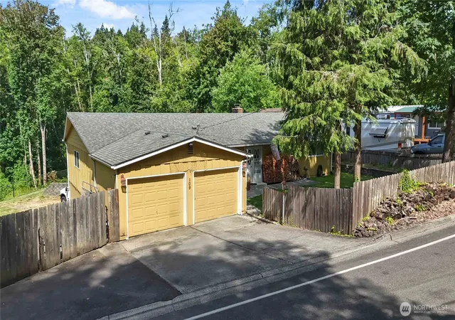 Photo 3 of Single family home for sale at 109 Alpha Dr, Longview, WA 98632 | MLS# NWM2548104 | Listing updated on 2026-09-22