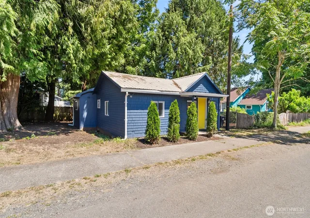 Photo 3 of Single family home for sale at 1814 Garfield Ave Nw, Olympia, WA 98502 | MLS# NWM2548166 | Listing updated on 2026-10-02