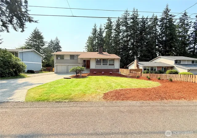 Photo 3 of Single family home for sale at 5010 84th Avenue W, University Place, WA 98467 | MLS# NWM2548192 | Listing updated on 2026-10-01