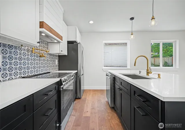 Photo 4 of Single family home for sale at 5610 Rockefeller Ave #2, Everett, WA 98203 | MLS# NWM2548253 | Listing updated on 2026-09-23