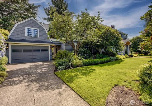 Photo 3 of Single family home for sale at 101 Prospect St, Seattle, WA 98109 | MLS# NWM2548363 | Listing updated on 2026-09-22