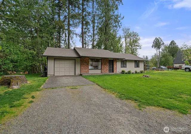 Photo 3 of Sale Pending at 708 NE Eaton Ct, Castle Rock, WA 98611 | MLS# NWM2548387 | Listing updated on 2026-09-25