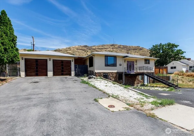 Photo 1 of Single family home for sale at 801 Tulip St, Coulee Dam, WA 99116 | MLS# NWM2548496 | Listing updated on 2026-09-22