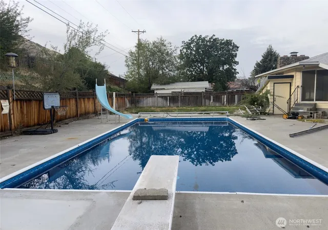 Photo 3 of Single family home for sale at 801 Tulip St, Coulee Dam, WA 99116 | MLS# NWM2548496 | Listing updated on 2026-09-22
