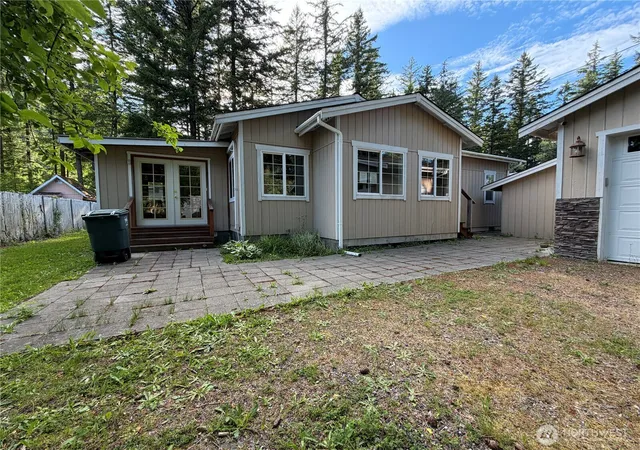 Photo 2 of Single family home for sale at 8595 Golden Valley Dr, Maple Falls, WA 98266 | MLS# NWM2548621 | Listing updated on 2026-09-29
