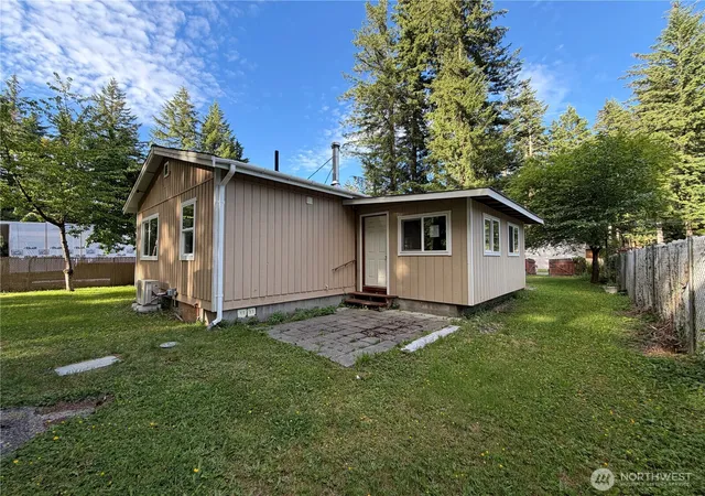 Photo 4 of Single family home for sale at 8595 Golden Valley Dr, Maple Falls, WA 98266 | MLS# NWM2548621 | Listing updated on 2026-09-29