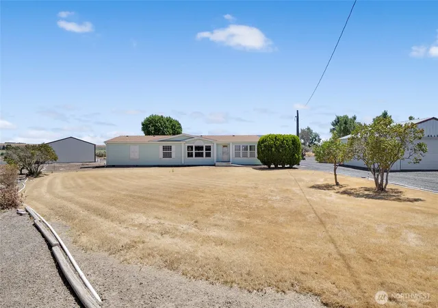 Photo 3 of Manufactured home for sale at 6417 Ferguson Rd NE, Moses Lake, WA 98837 | MLS# NWM2549014 | Listing updated on 2026-09-22