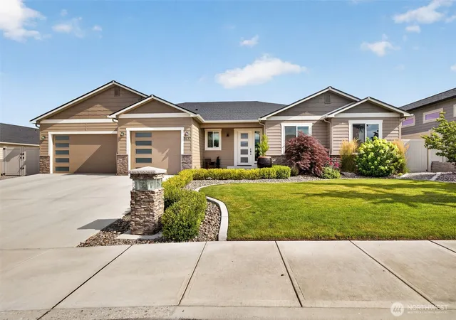 Photo 1 of Single family home for sale at 2637 7th Street Se, East Wenatchee, WA 98802 | MLS# NWM2549181 | Listing updated on 2026-09-22