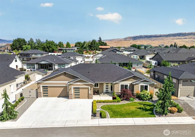 Photo 2 of Single family home for sale at 2637 7th Street Se, East Wenatchee, WA 98802 | MLS# NWM2549181 | Listing updated on 2026-09-22