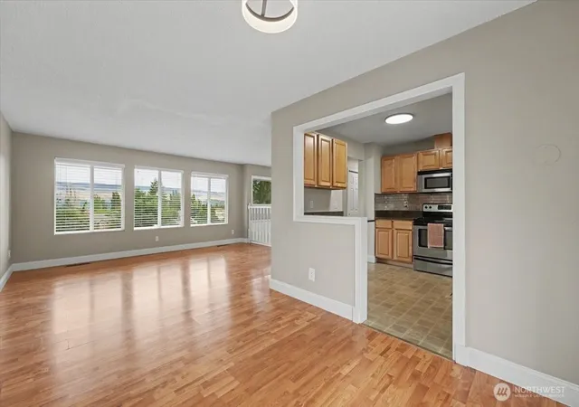 Photo 4 of Condo for sale at 1100 Vista Pl #U, Wenatchee, WA 98801 | MLS# NWM2549187 | Listing updated on 2026-09-30