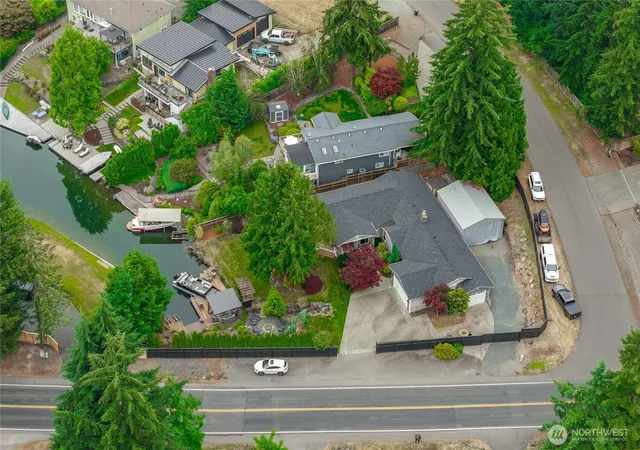 Photo 2 of Single family home for sale at 5129 W Tapps Dr E, Lake Tapps, WA 98391 | MLS# NWM2549214 | Listing updated on 2026-09-26