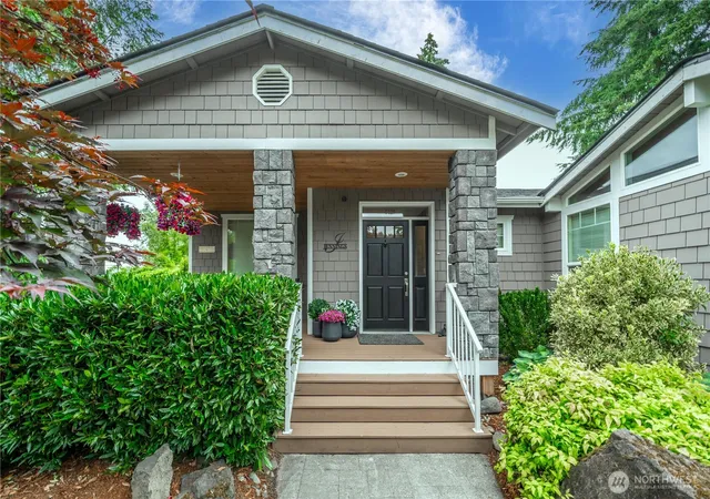 Photo 3 of Single family home for sale at 5129 W Tapps Dr E, Lake Tapps, WA 98391 | MLS# NWM2549214 | Listing updated on 2026-09-26