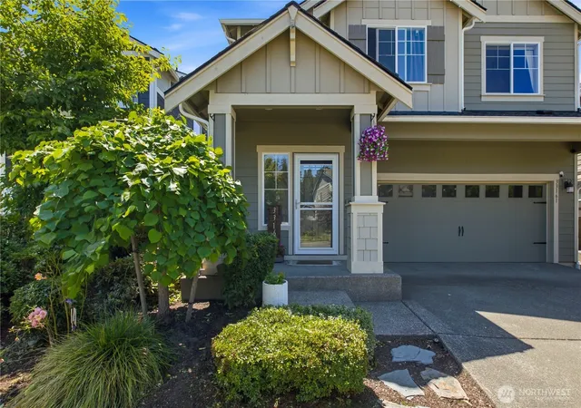 Photo 3 of Single family home for sale at 33161 Glacier Ave Se, Black Diamond, WA 98010 | MLS# NWM2549292 | Listing updated on 2026-10-02