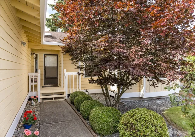 Photo 3 of Single family home for sale at 2707 S 366th Place, Federal Way, WA 98003 | MLS# NWM2549325 | Listing updated on 2026-09-23