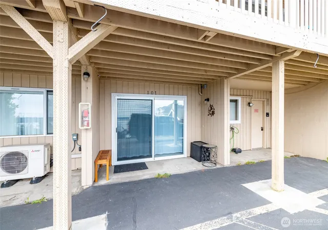 Photo 4 of Sale Pending at 1188 SE Pioneer Way #101, Oak Harbor, WA 98277 | MLS# NWM2549339 | Listing updated on 2026-09-25