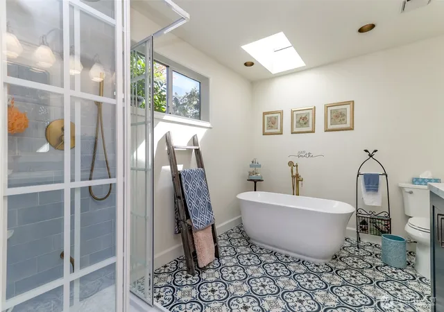 Photo 3 of Single family home for sale at 5531 Beverly Ave NE, Tacoma, WA 98422 | MLS# NWM2549410 | Listing updated on 2026-09-22