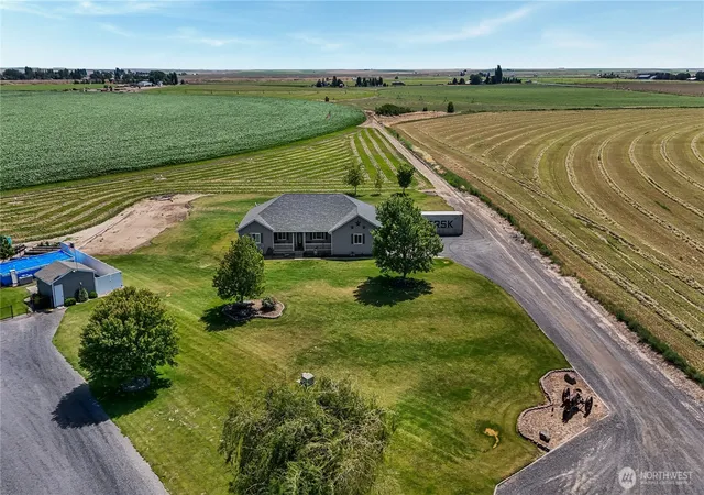 Photo 2 of Single family home for sale at 12294 Rd 95 Ne, Moses Lake, WA 98837 | MLS# NWM2549499 | Listing updated on 2026-10-02