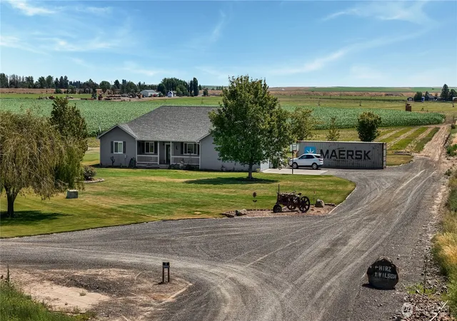 Photo 3 of Single family home for sale at 12294 Rd 95 Ne, Moses Lake, WA 98837 | MLS# NWM2549499 | Listing updated on 2026-10-02