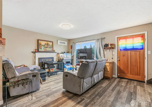 Photo 4 of Single family home for sale at 2411 Burcham St, Kelso, WA 98626 | MLS# NWM2549643 | Listing updated on 2026-10-02