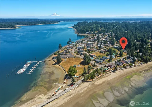 Photo 3 of Sale Pending at 10138 Steamboat Is Rd Nw, Olympia, WA 98502 | MLS# NWM2549776 | Listing updated on 2026-09-25