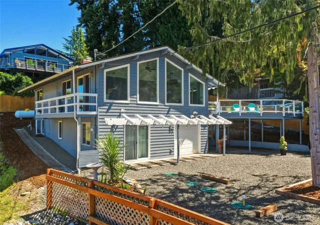 Photo 3 of Sale Pending at 10138 Steamboat Is Rd NW, Olympia, WA 98502 | MLS# NWM2549776 | Listing updated on 2026-09-25