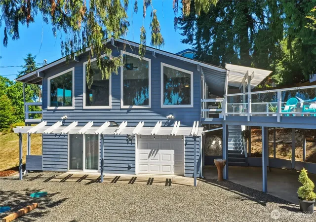 Photo 4 of Sale Pending at 10138 Steamboat Is Rd NW, Olympia, WA 98502 | MLS# NWM2549776 | Listing updated on 2026-09-25
