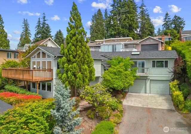 Photo 1 of Sale Pending at 809 Spruce Pl, Edmonds, WA 98020 | MLS# NWM2549797 | Listing updated on 2026-09-25