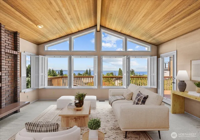 Photo 2 of Sale Pending at 809 Spruce Pl, Edmonds, WA 98020 | MLS# NWM2549797 | Listing updated on 2026-09-25