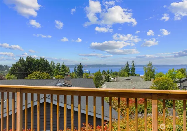 Photo 3 of Sale Pending at 809 Spruce Pl, Edmonds, WA 98020 | MLS# NWM2549797 | Listing updated on 2026-09-25