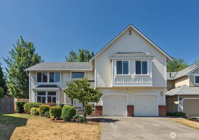 Photo 2 of Single family home for sale at 4313 Ne 6th Court, Renton, WA 98059 | MLS# NWM2549859 | Listing updated on 2026-09-30